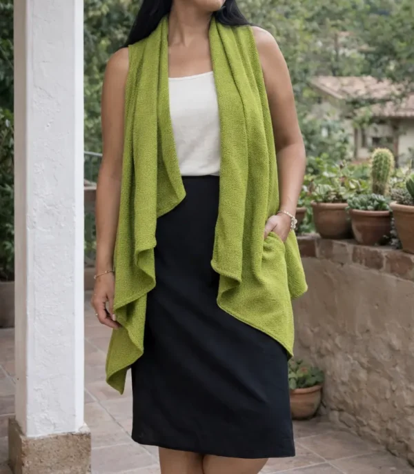 Julie cape (3) Emerald Horizon, Vest