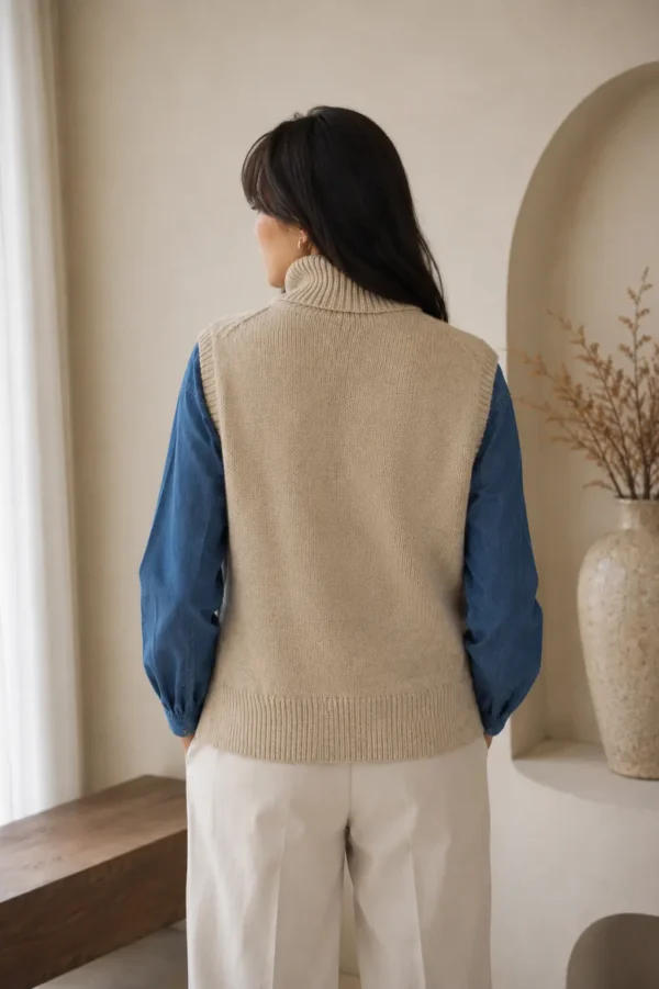 Sierra Sand, Vest